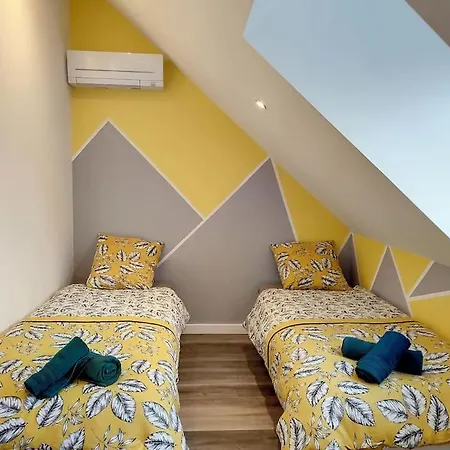 Holiday home Maison Proche Centre Clim Jardin Wifi 8 Personnes Amiens