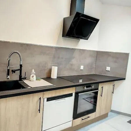 Holiday home Maison Proche Centre Clim Jardin Wifi 8 Personnes Amiens