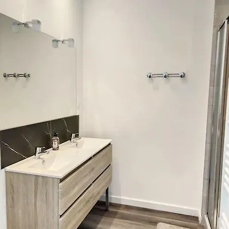 Holiday home Maison Proche Centre Clim Jardin Wifi 8 Personnes Amiens